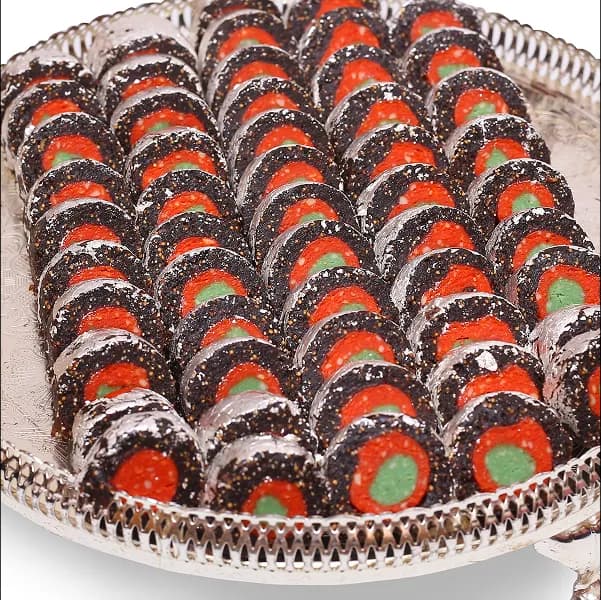 Anjeer Pista Roll